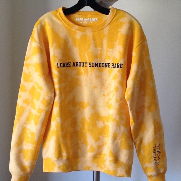 🌟⚫️🌟 BFFs & Babes -Yellow for Yiannis Sweatshirt - Picture 4 of 6